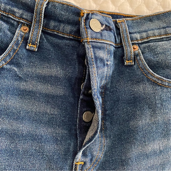 Levi's Denim Jean Shorts Size 30 Button Fly roll up hem - Picture 5 of 11